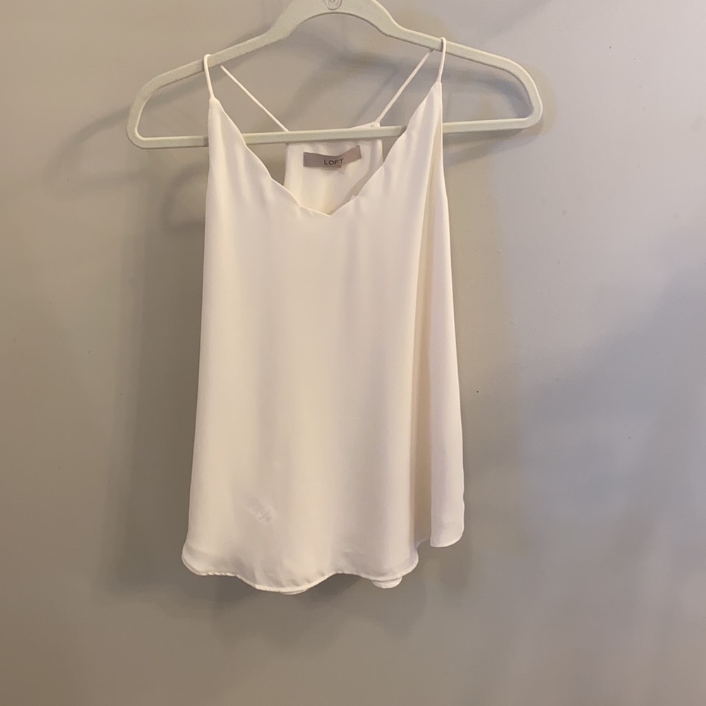 Loft scalloped lined V-neck top. Cream. XS